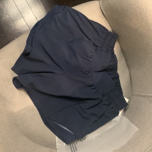 Lululemon Hotty Hot short 4” lined - Picture 13 of 13